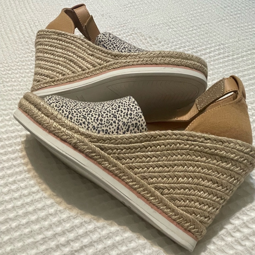 NWOT Toms - Leopard Print Wedge Espadrilles
